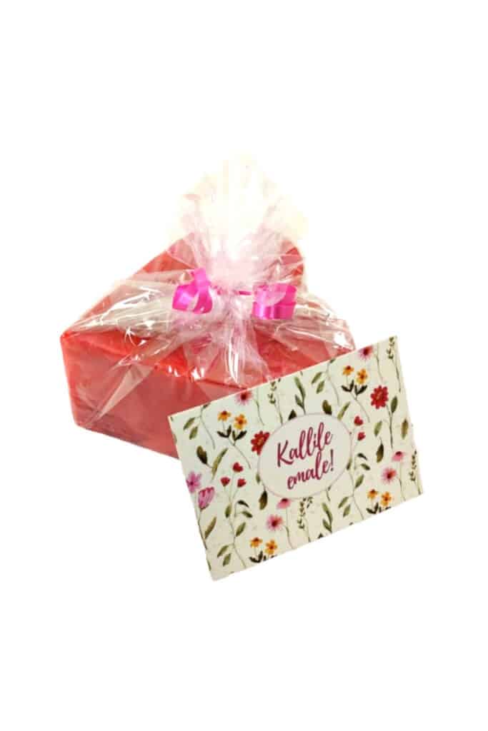 Heart candle and a card for Mother's Day