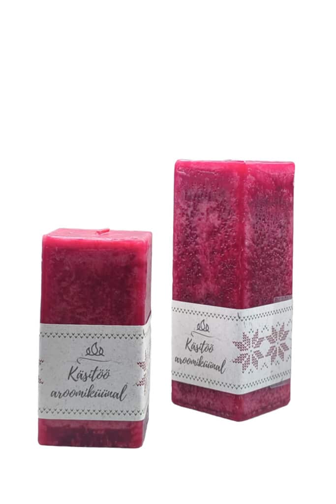 Talvearoomiga neljakandiline küünal