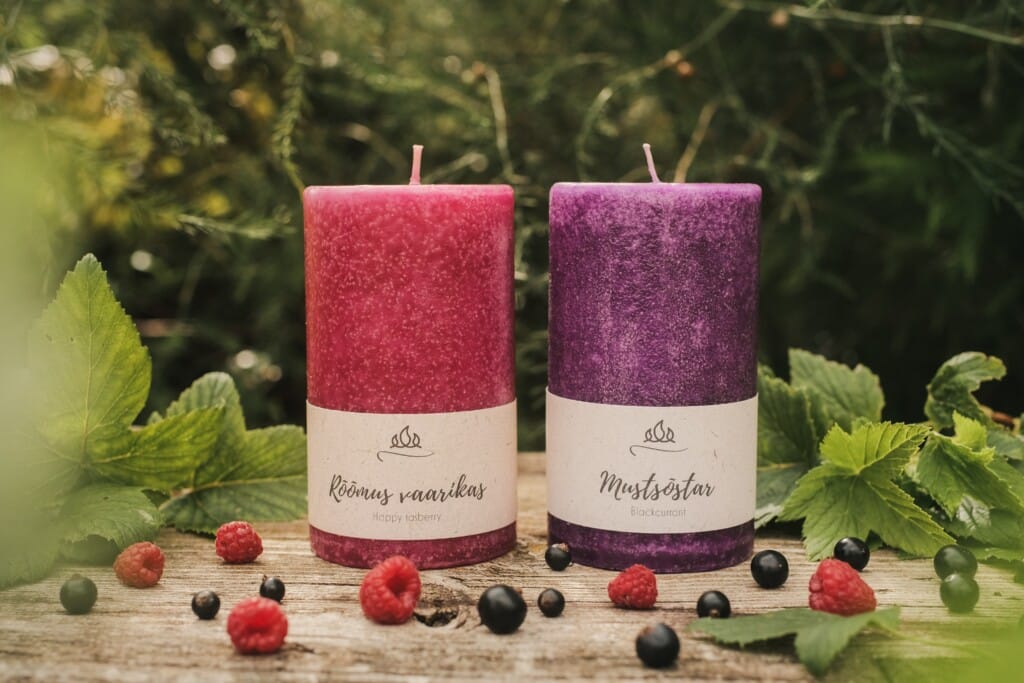 Käsitöö aroomiküünlad Mustsõstar & rõõmus vaarikas horisontaal